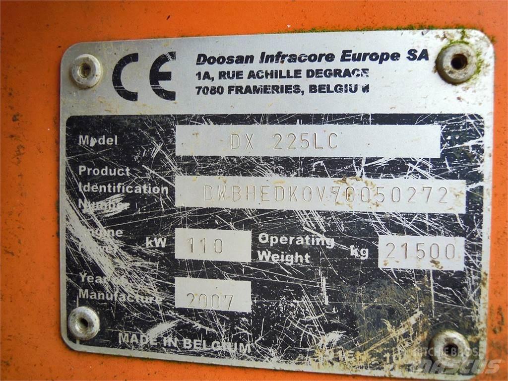 Doosan DX225LC 履带挖掘机