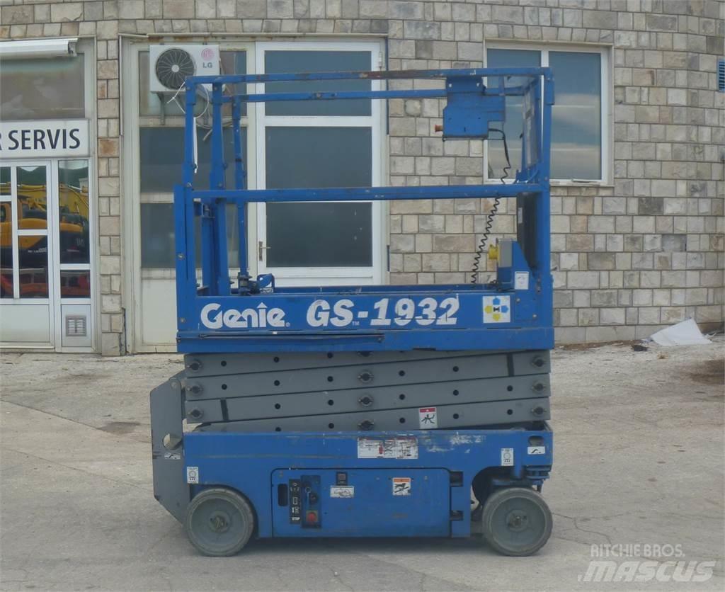 Genie GS 1932 曲臂高空工作平台