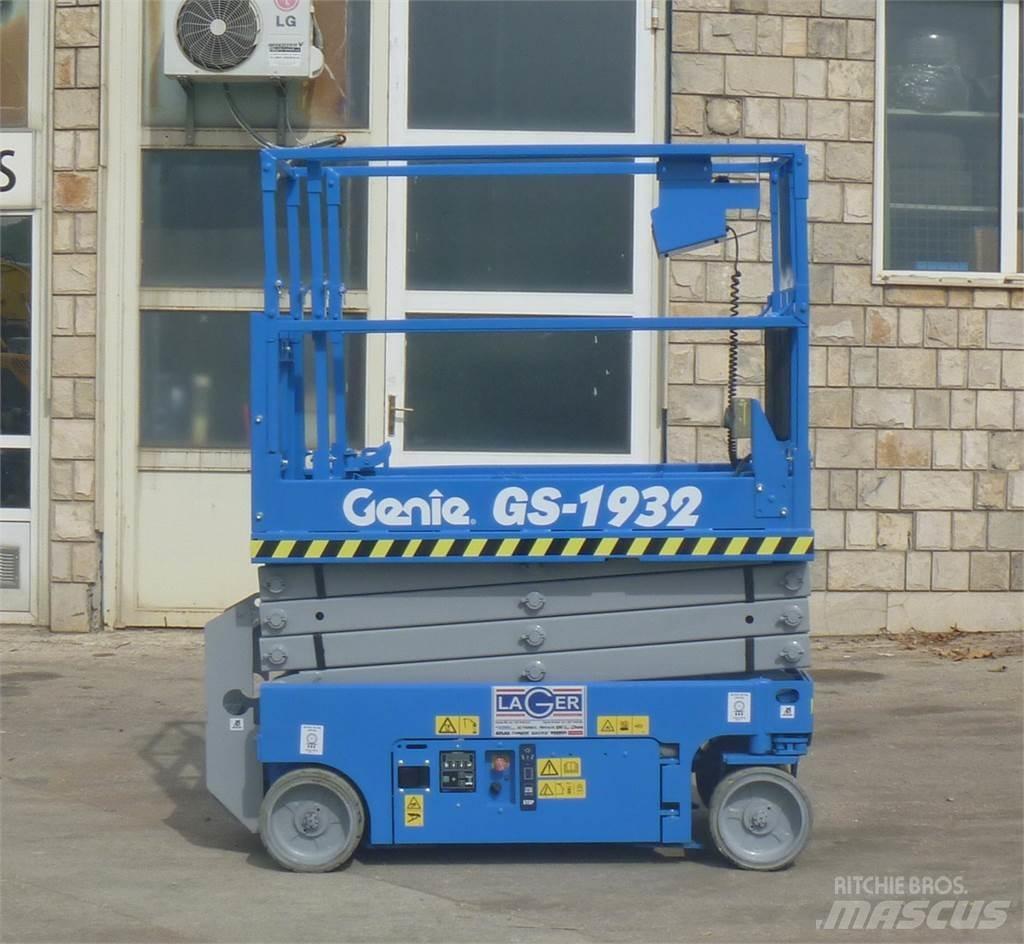 Genie GS1932 曲臂高空工作平台