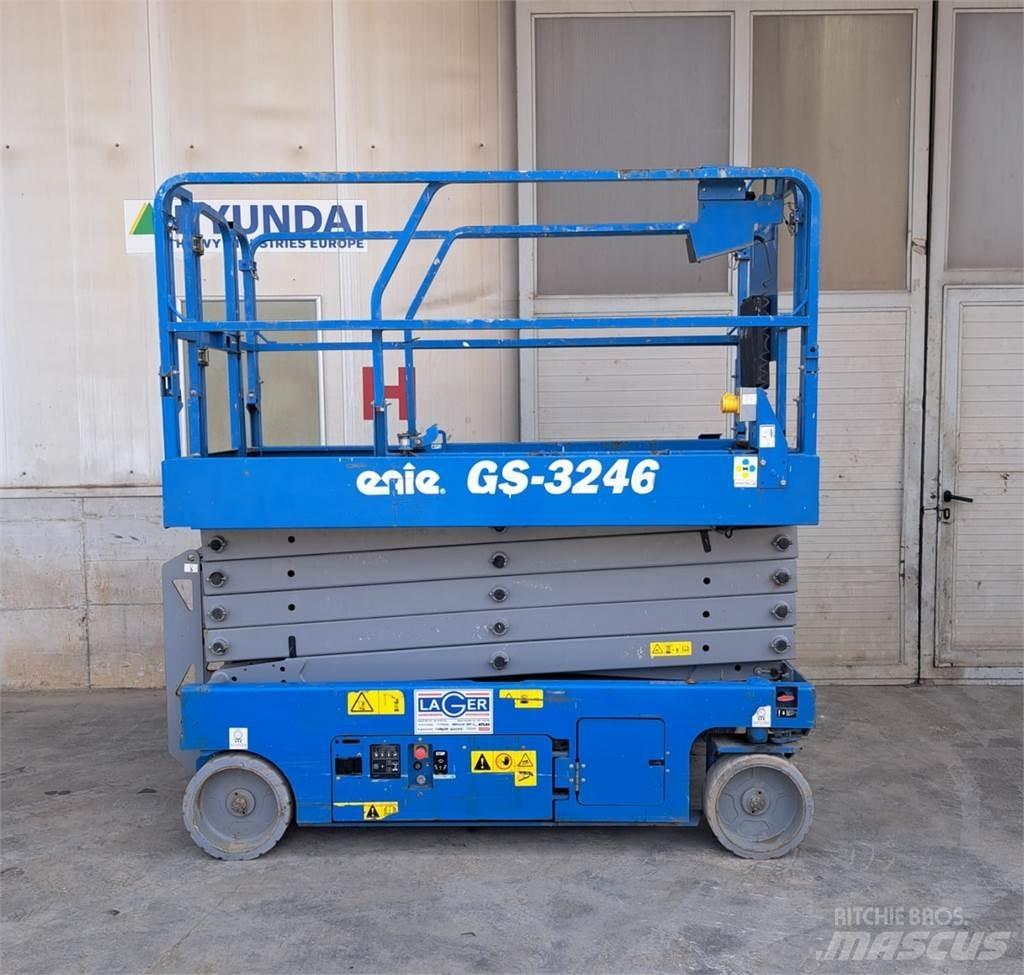 Genie GS3246 曲臂高空工作平台