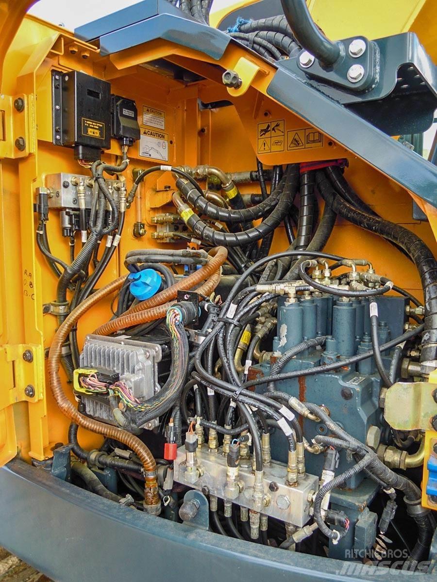 Hyundai HX145LCR 履带挖掘机