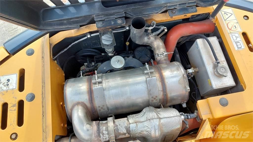 Hyundai HX145LCR 履带挖掘机