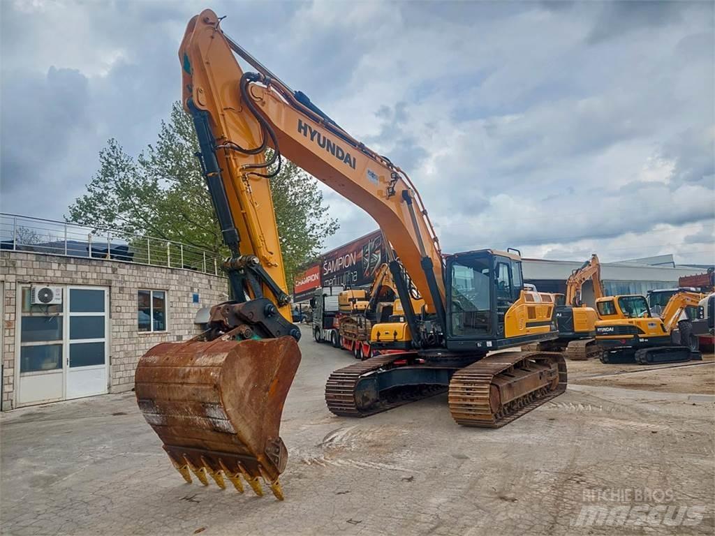 Hyundai HX330L 履带挖掘机