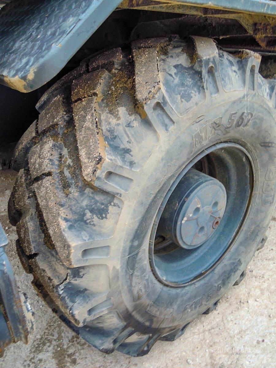 Hyundai R140W-9 轮式挖掘机