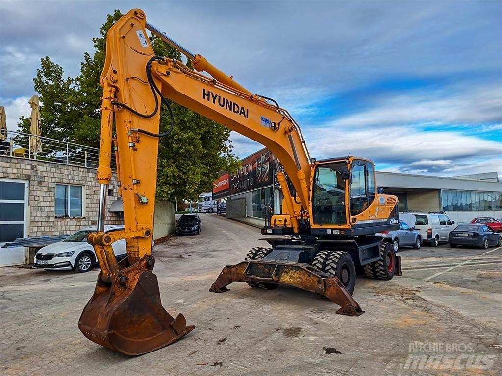 Hyundai R210W-9 轮式挖掘机