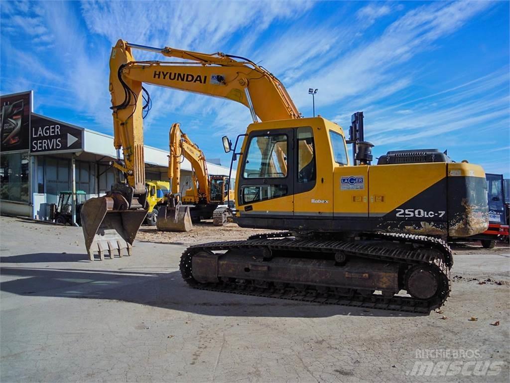 Hyundai R250LC-7 履带挖掘机