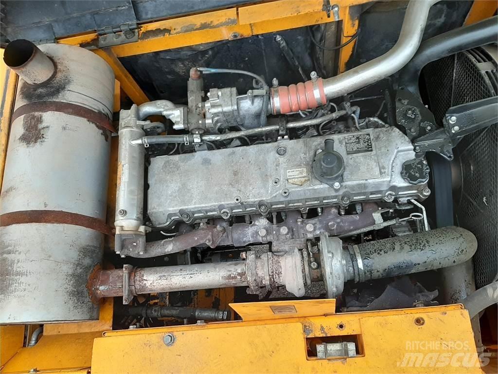 JCB JS330NL 履带挖掘机