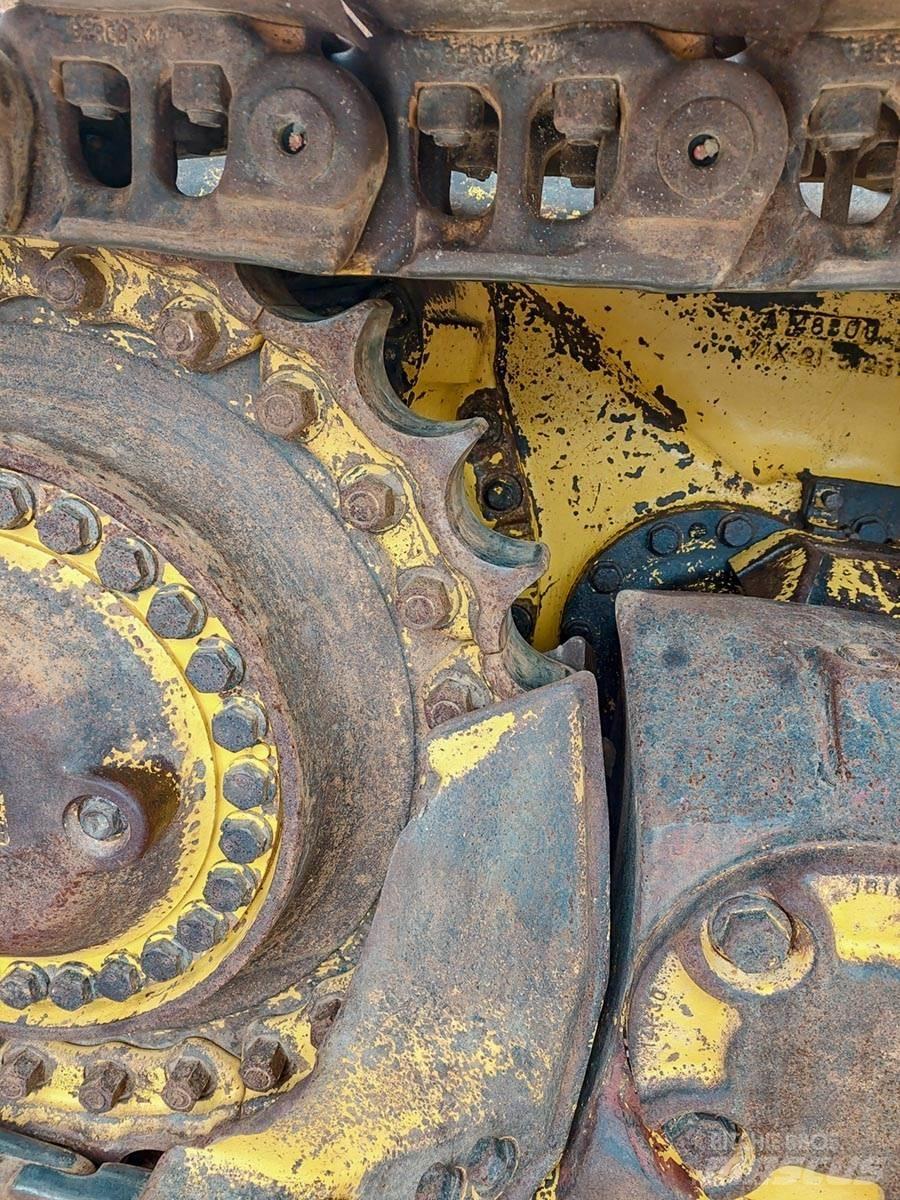 Komatsu D65PX-17 履带式推土机