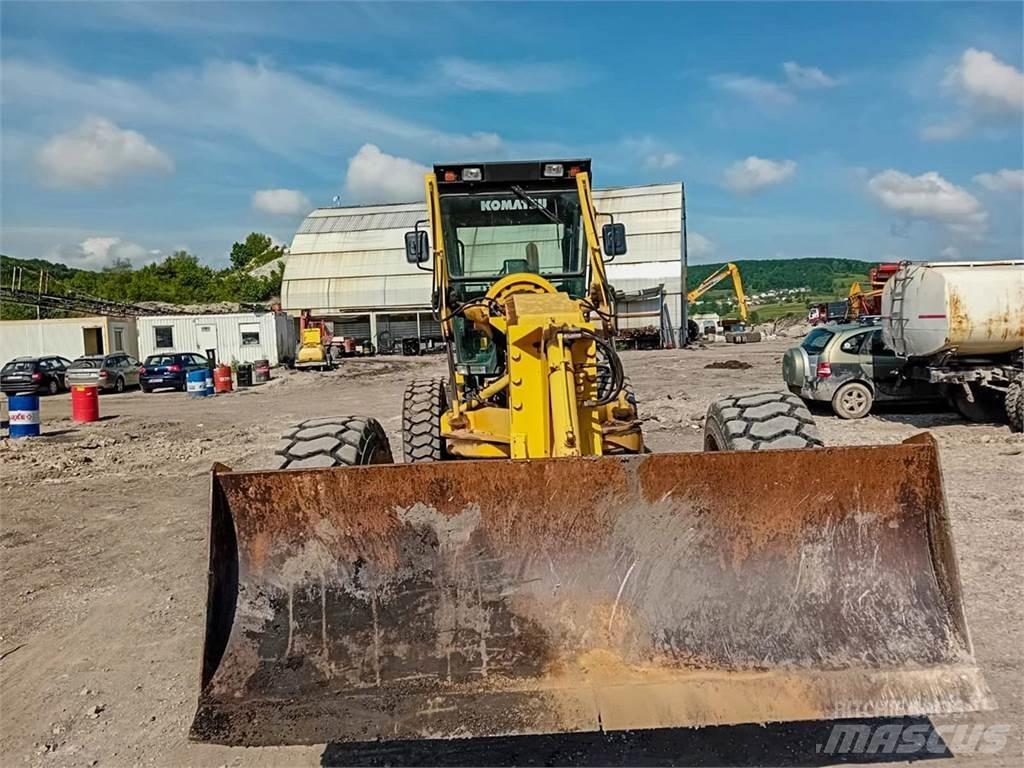 Komatsu GD655-3A 平地机/推土机