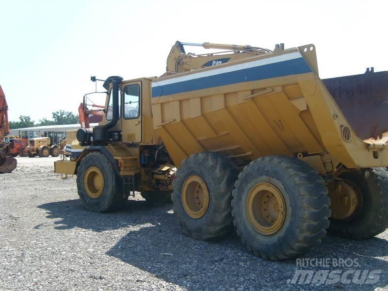 Komatsu HA270-3 铰接式自卸车