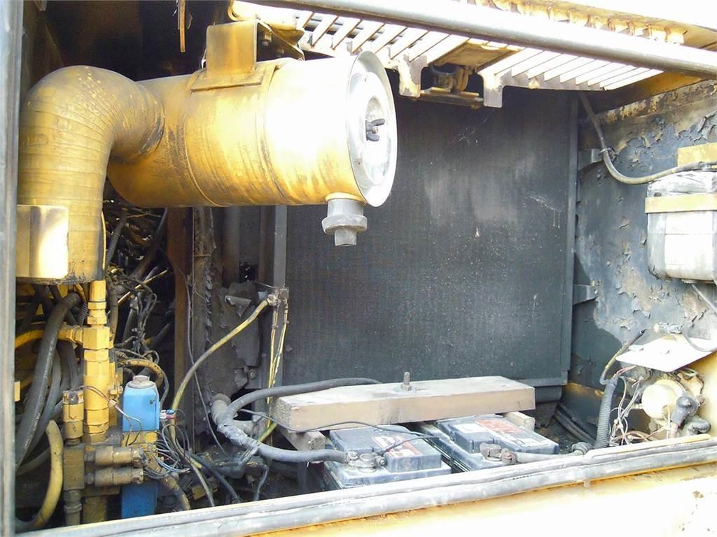 Komatsu PW170ES-6K 轮式挖掘机