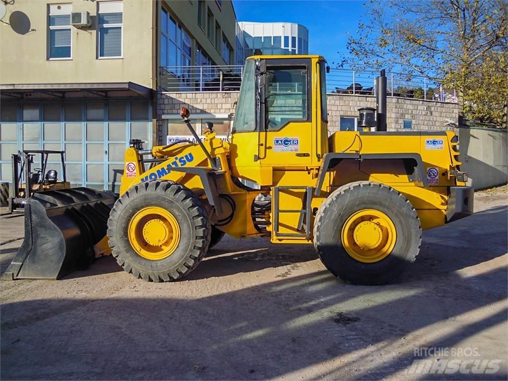 Komatsu WA270 轮式装载机