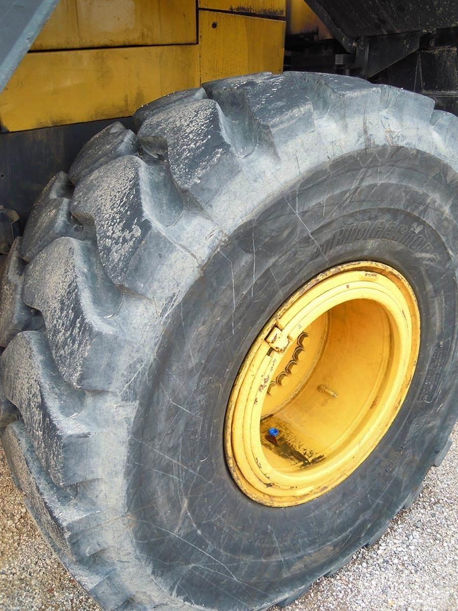 Komatsu WA430- 6E0 轮式装载机