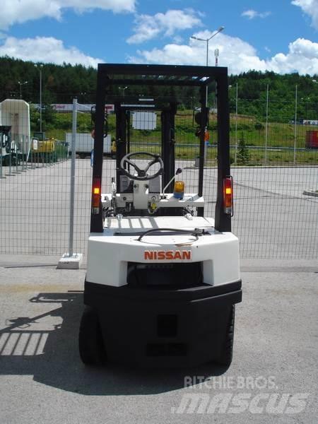 Nissan H01A15 天然气叉车