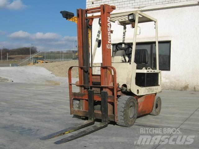 Nissan M01L15 电动叉车