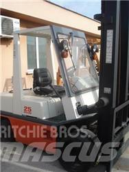 Nissan PH02M25 其他叉车