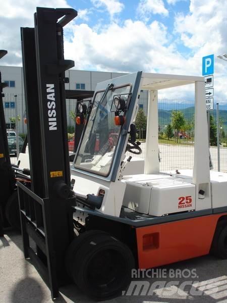Nissan PH02M25 其他叉车