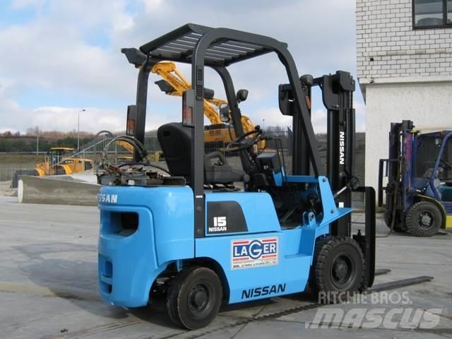 Nissan PJ01A15 天然气叉车