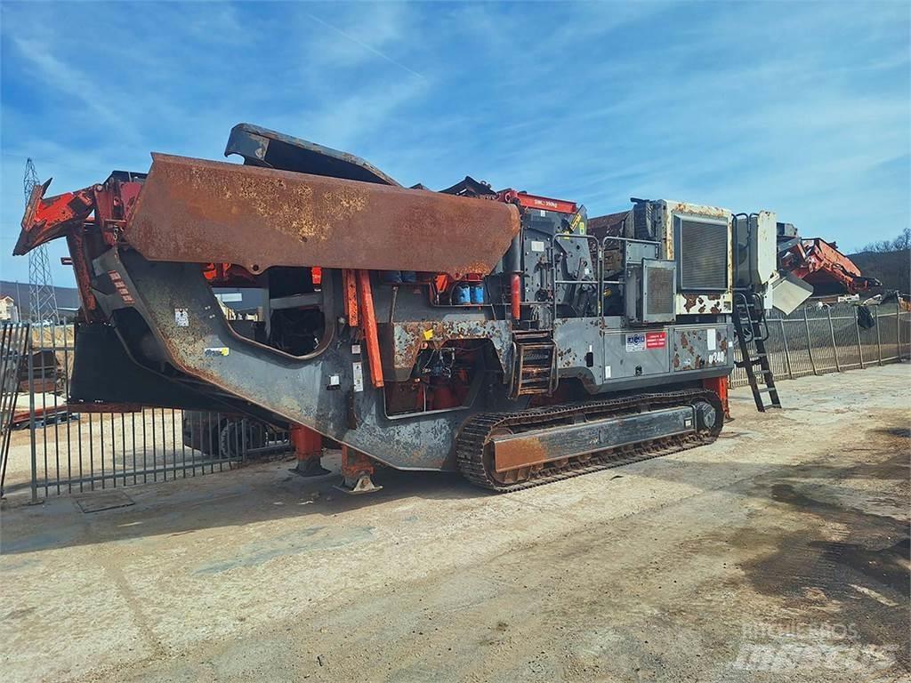 Sandvik QI 240 移动式破碎机
