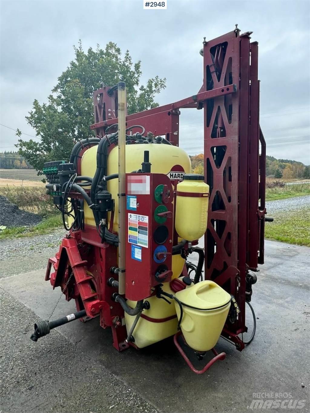 Hardi 8500 Master 牵引式喷雾机