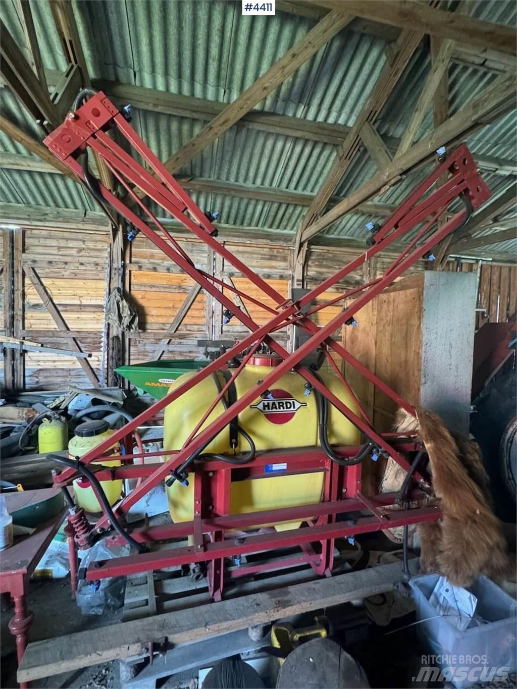 Hardi NK 400 牵引式喷雾机