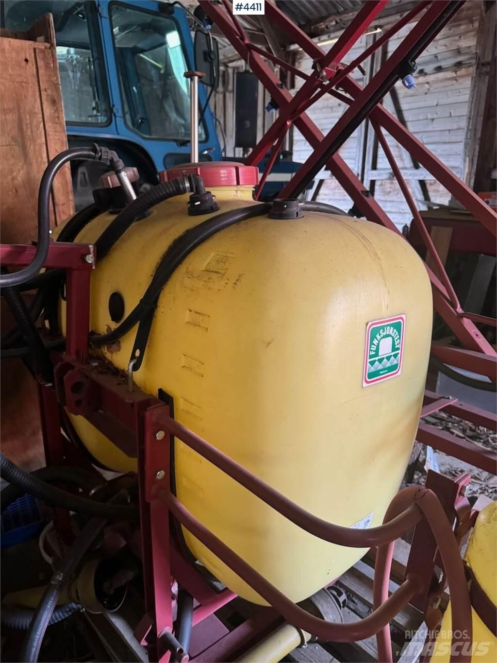 Hardi NK 400 牵引式喷雾机