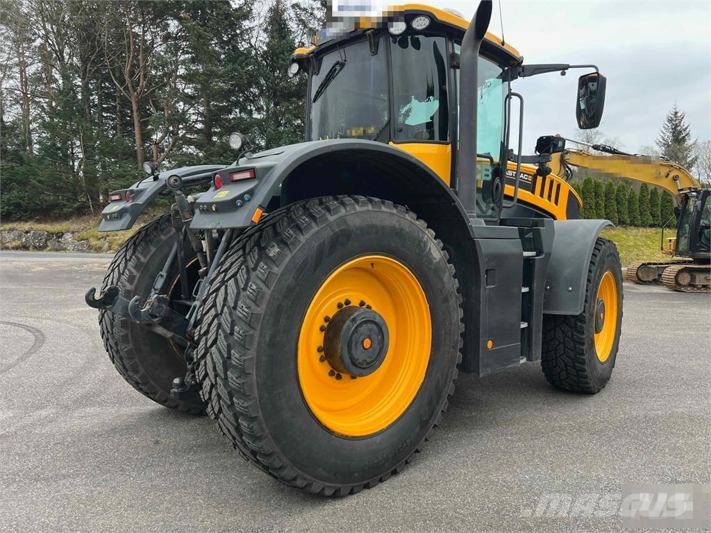 JCB Fastrac 8330 拖拉机/农用车