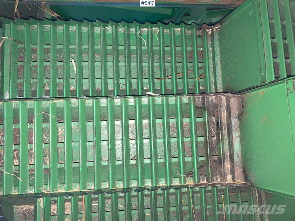John Deere 1042 联合收割机
