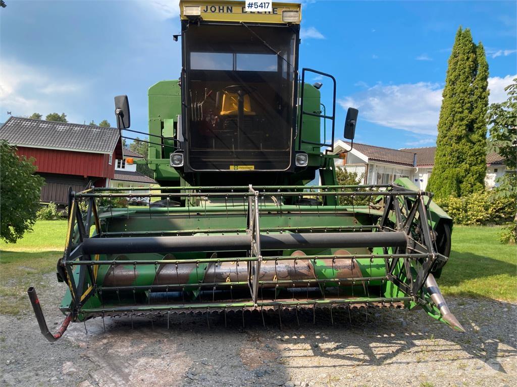 John Deere 1042 联合收割机
