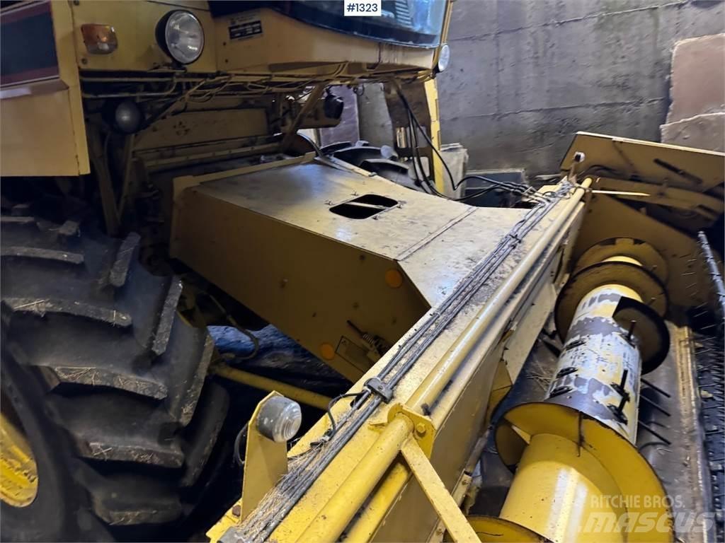 New Holland TC52 联合收割机