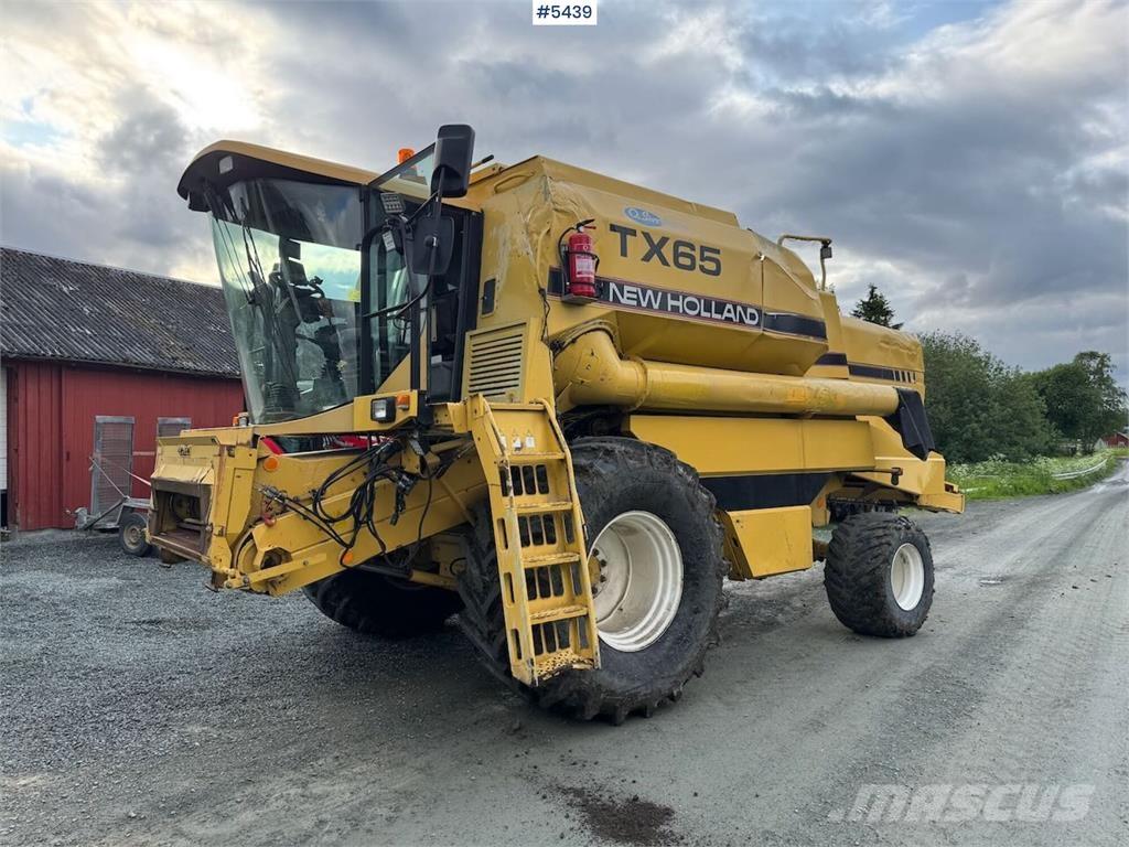 New Holland TX65 联合收割机