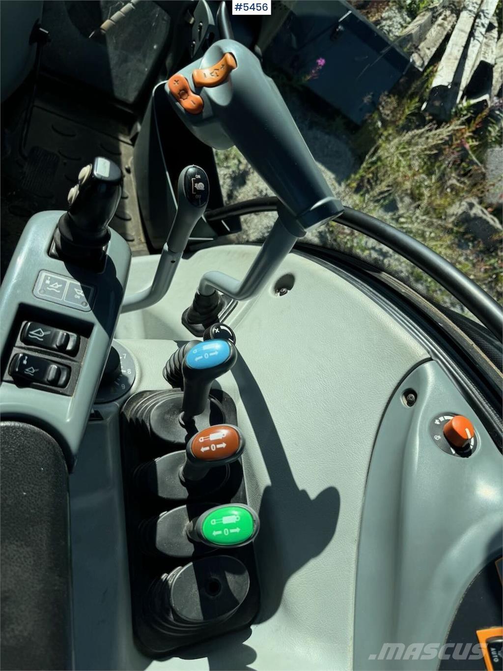 Valtra N123 拖拉机/农用车