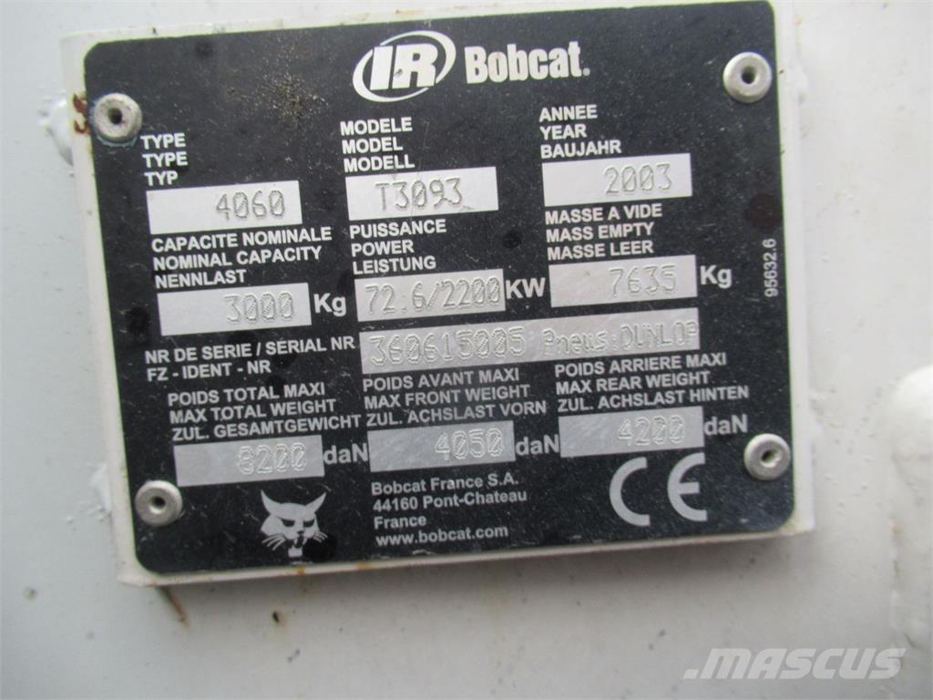 Bobcat 3093 前装载和挖掘机