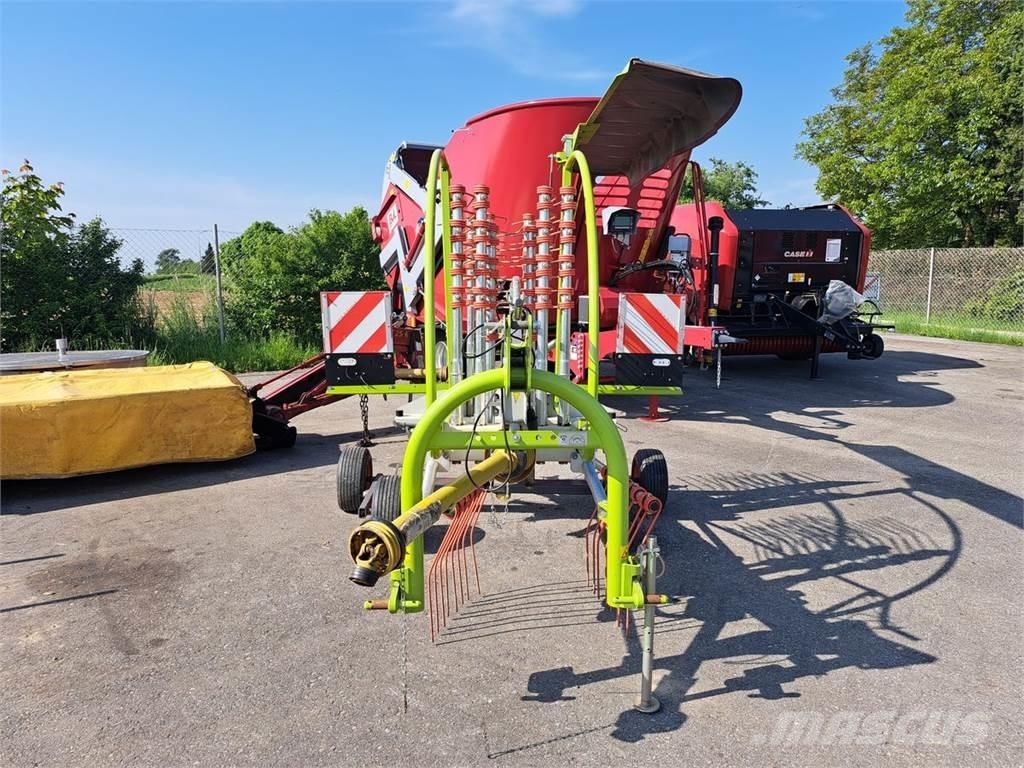 CLAAS Liner 420 收割机