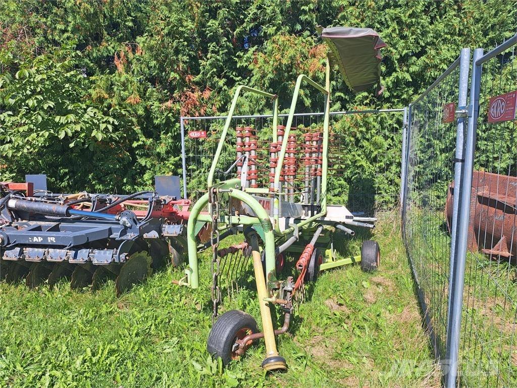 CLAAS Liner 430 收割机