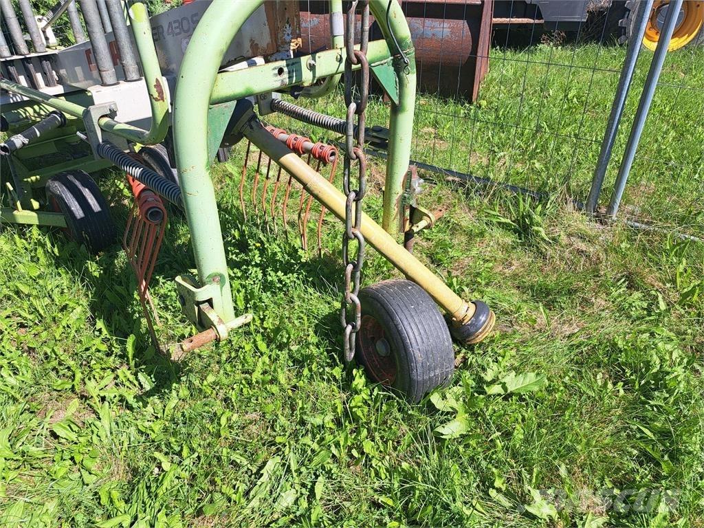 CLAAS Liner 430 收割机