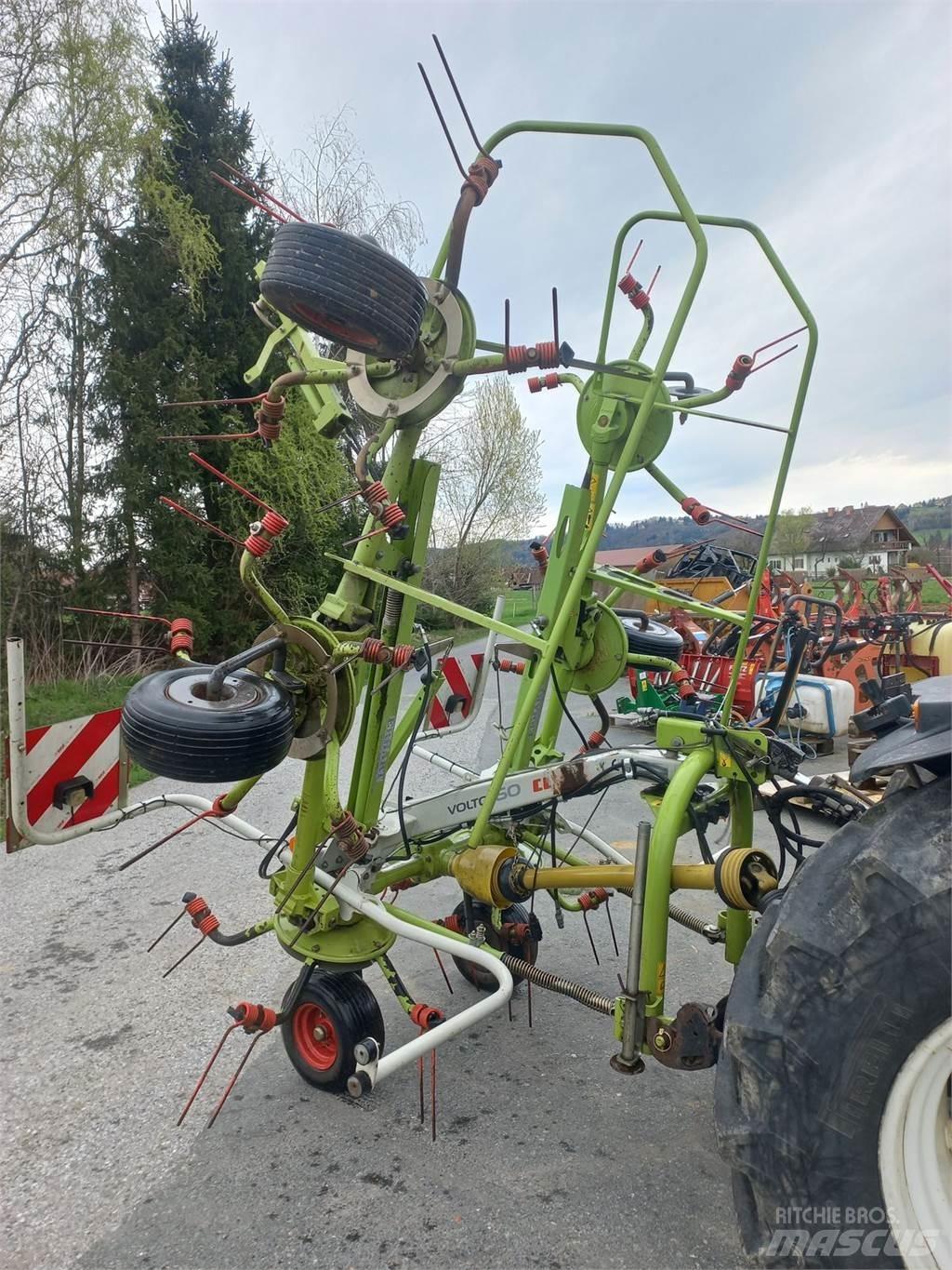 CLAAS Volto 600 犁耙和摊草机