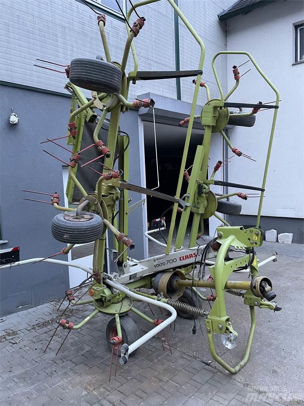 CLAAS VOLTO 700 犁耙和摊草机