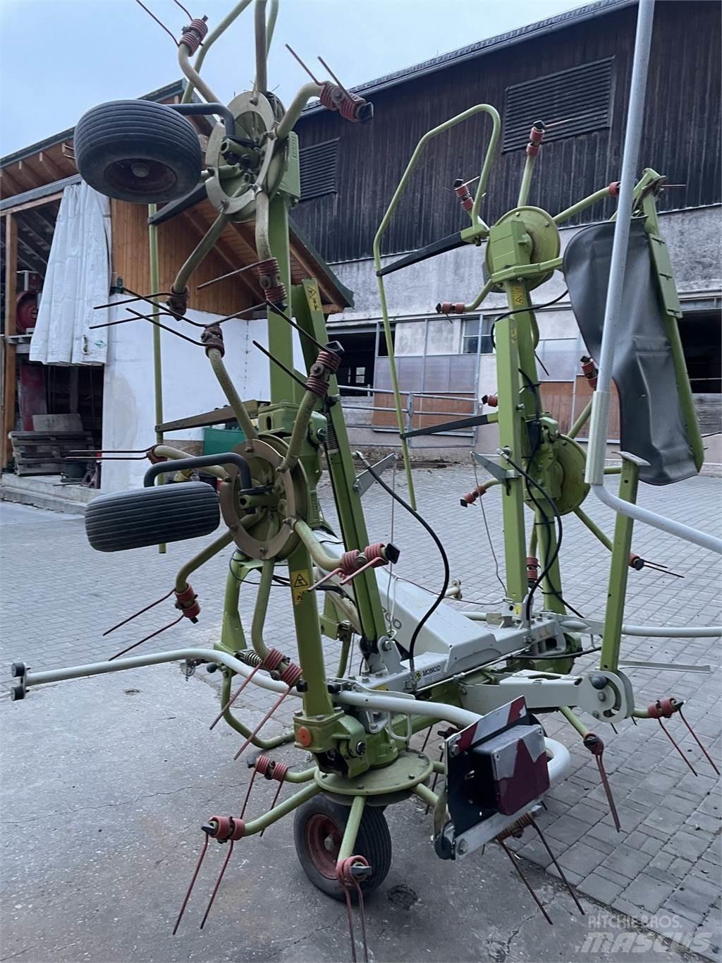CLAAS VOLTO 700 犁耙和摊草机