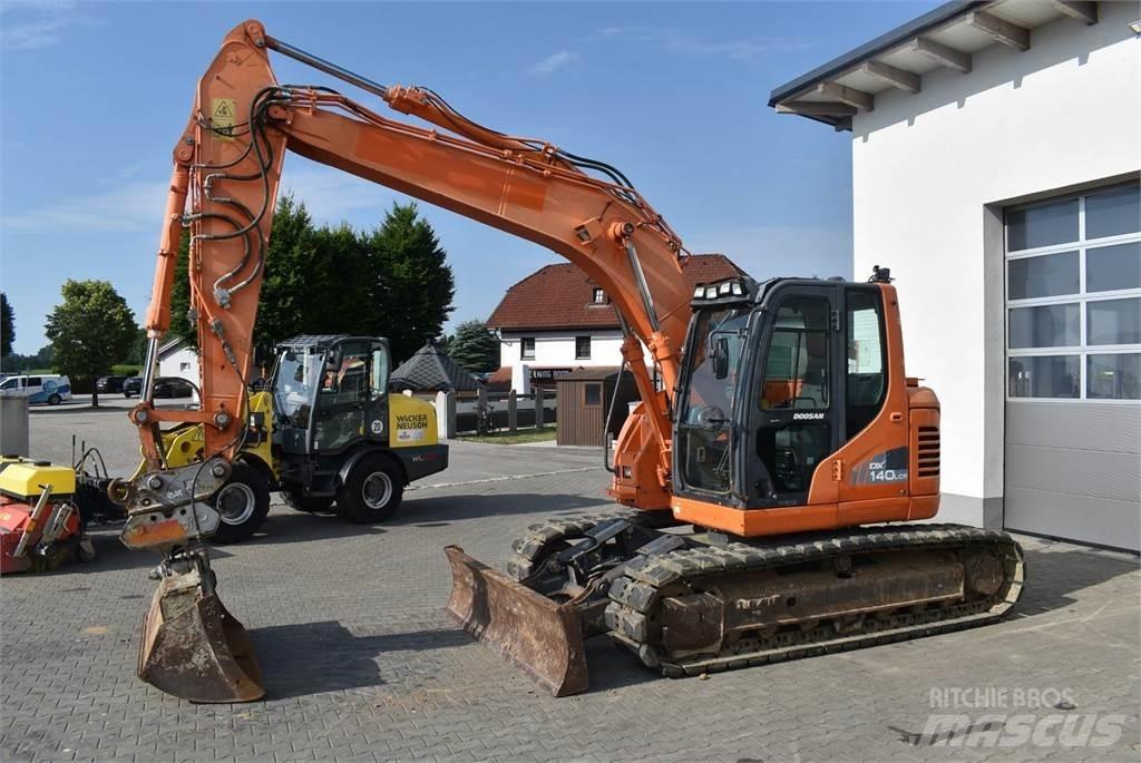 Doosan DX140LCR-3 小型挖掘机