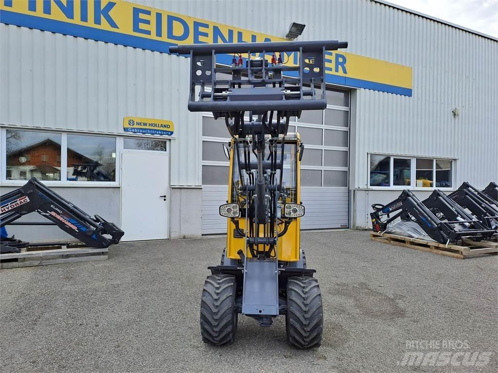 Eurotrac W 11 前装载和挖掘机