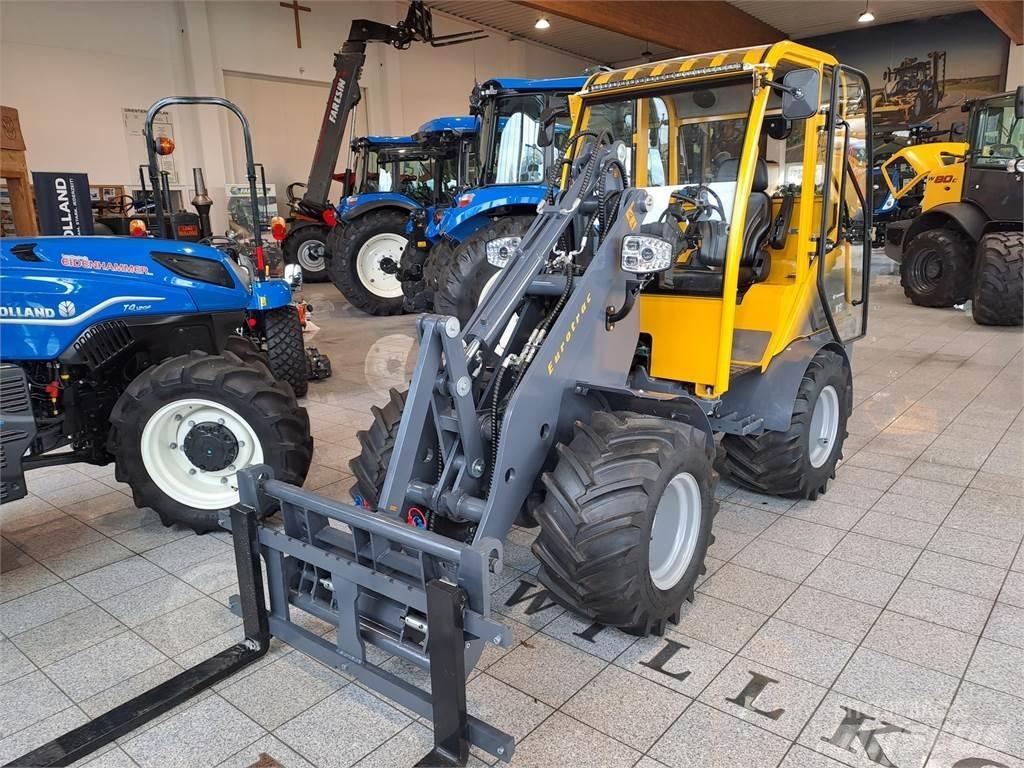 Eurotrac W 12 S 前装载和挖掘机