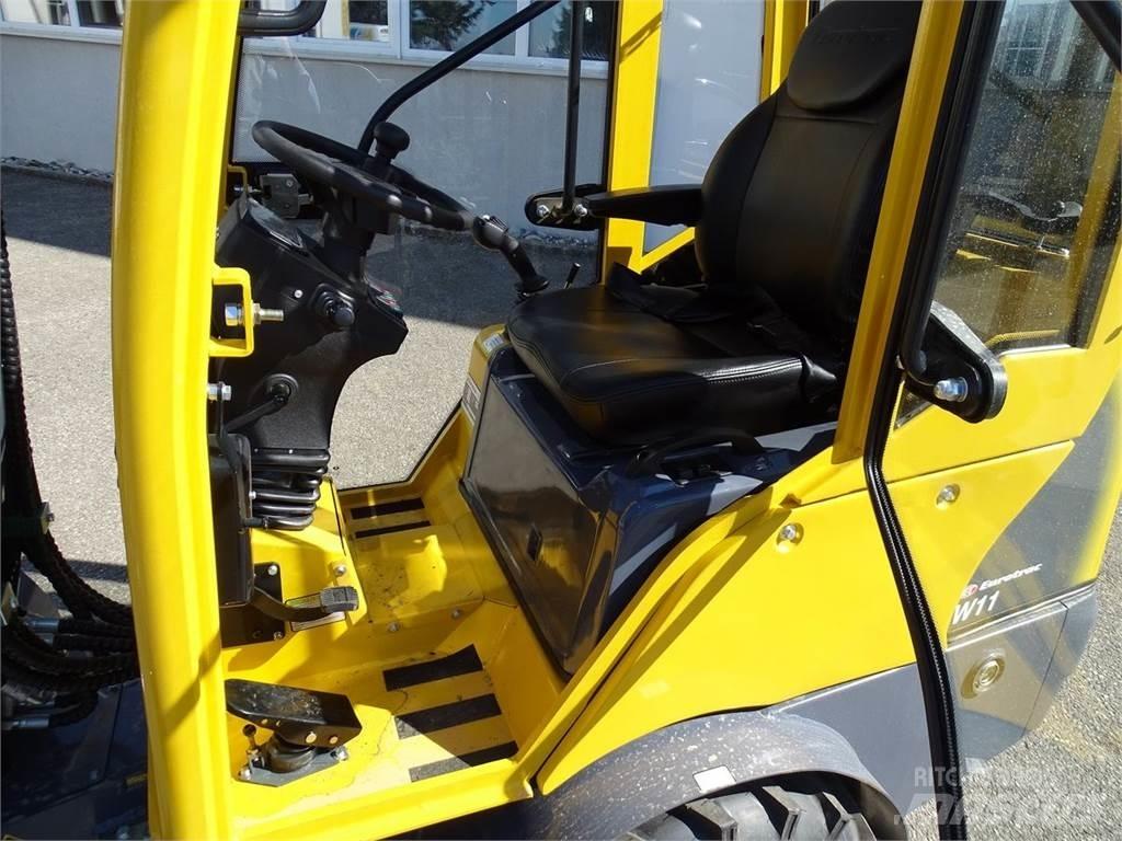 Eurotrac W11 C 前装载和挖掘机