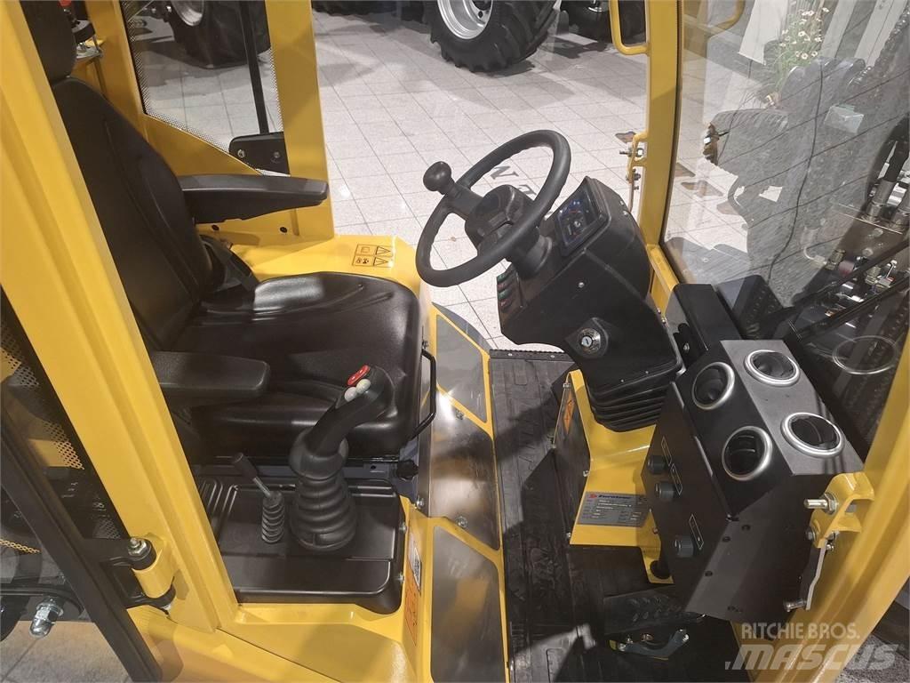 Eurotrac W12S 前装载和挖掘机