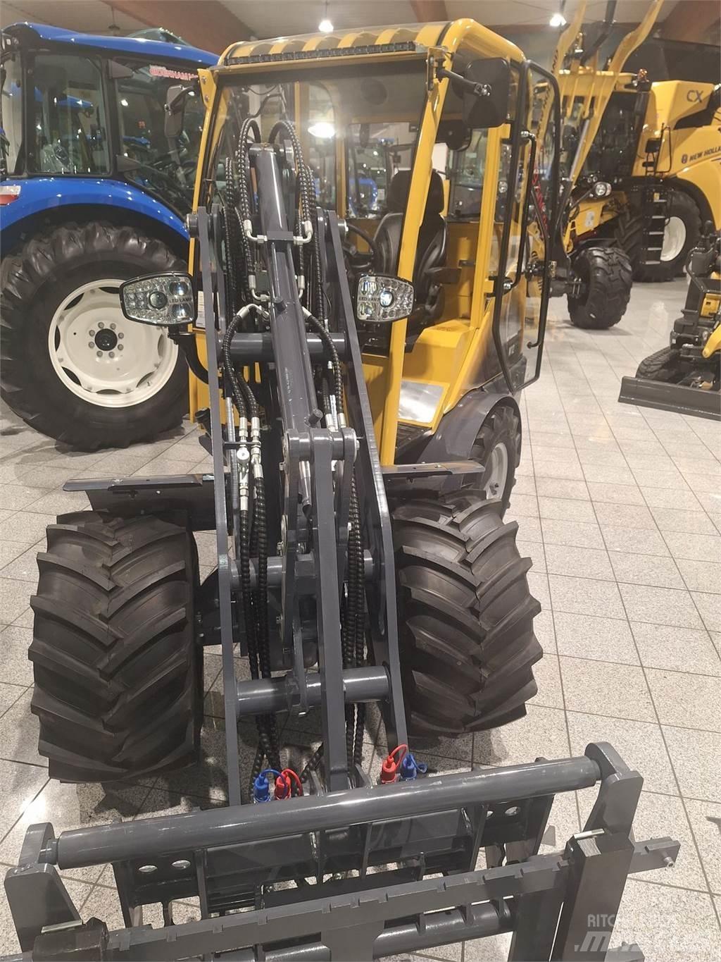 Eurotrac W12S 前装载和挖掘机