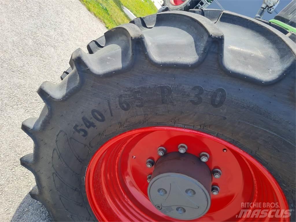 Fendt 724 Vario 拖拉机/农用车