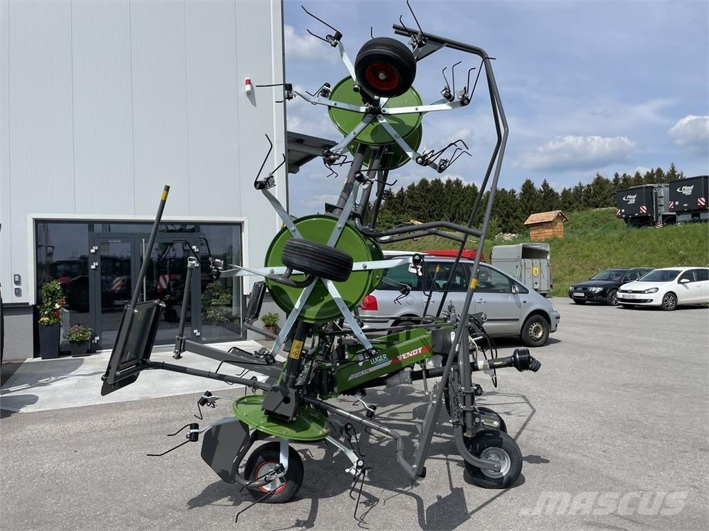 Fendt Lotus 770 犁耙和摊草机