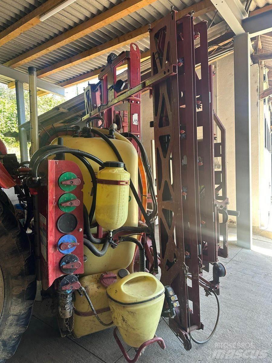 Hardi Master 1200 牵引式喷雾机