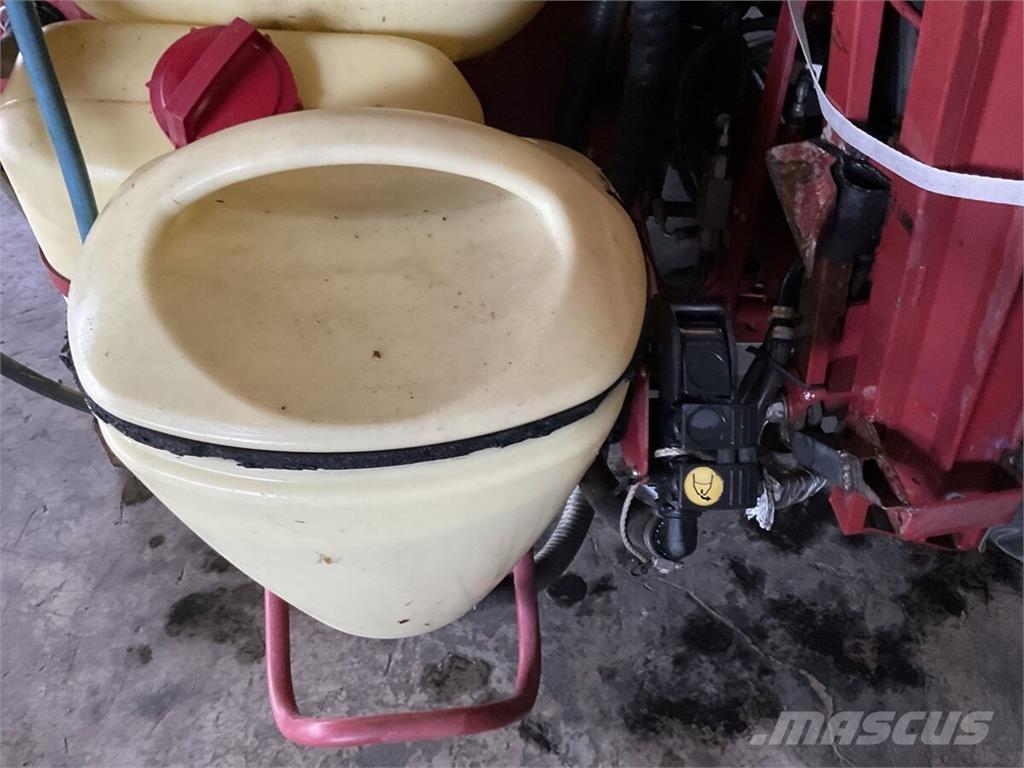 Hardi Master 1200 牵引式喷雾机