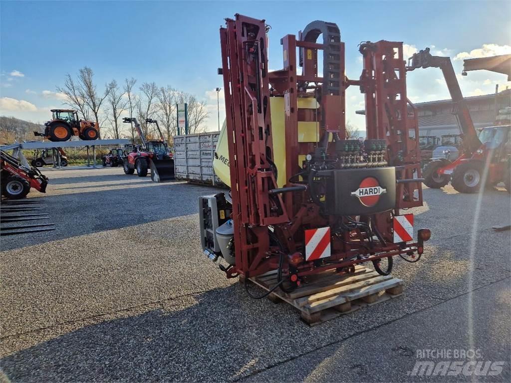 Hardi Mega 12 牵引式喷雾机